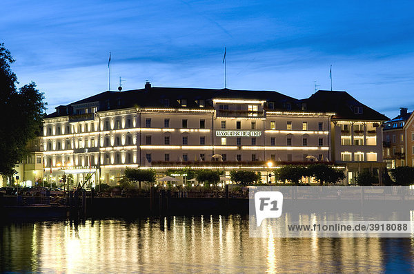 Hotel Bayerischer Hof bei Nacht  Lindau  Bodensee  Bayern  Deutschland  Europa