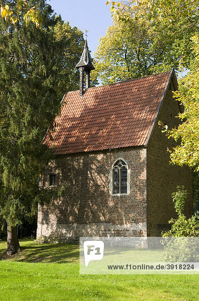 Kapelle bei Burg Vischering  Lüdinghausen  Münsterland  Nordrhein-Westfalen  Deutschland  Europa
