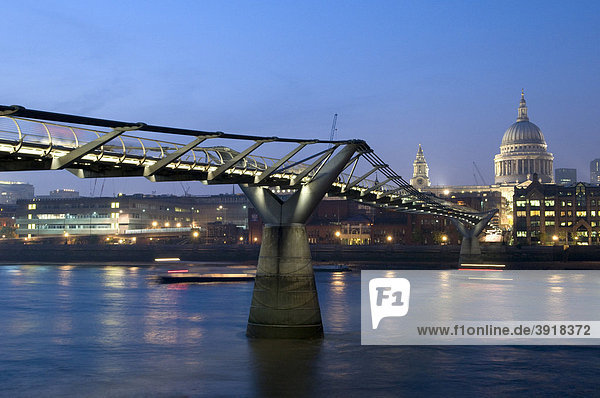 Millennium Bridge over the Thames and St. Paul's Cathedral at night  London  England  United Kingdom  Europe