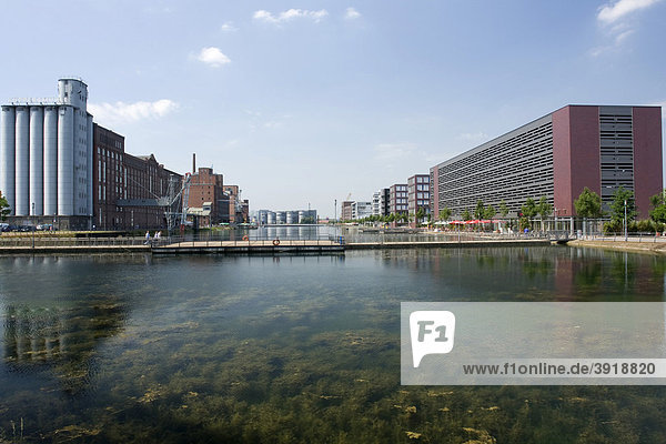 Panorama mit Museum Küppersmühle  Innenhafen Duisburg Route der Industriekultur  Ruhrgebiet  Nordrhein-Westfalen  Deutschland  Europa