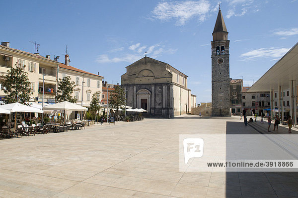 Pfarrkirche der Hl. Maria an der Piazza Slobode Liberta  Umag  Istrien  Kroatien  Europa