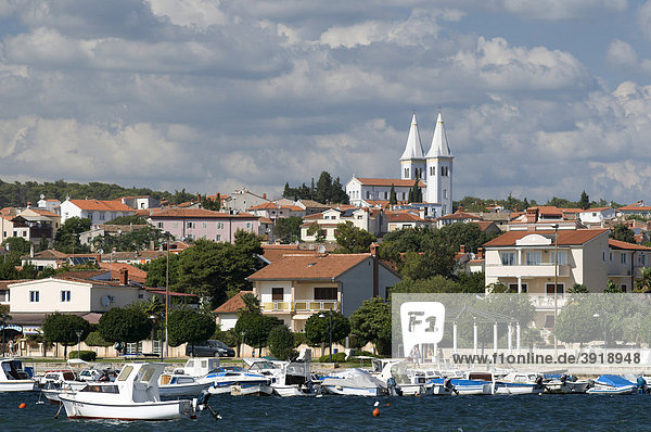 Ortsansicht und Hafen  Medulin  Istrien  Kroatien  Europa