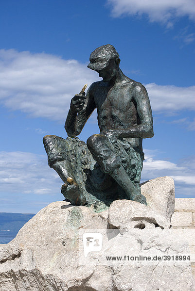 Skulptur im Hafen  Njivice  Insel Krk  Kvarner Bucht  Kroatien  Europa