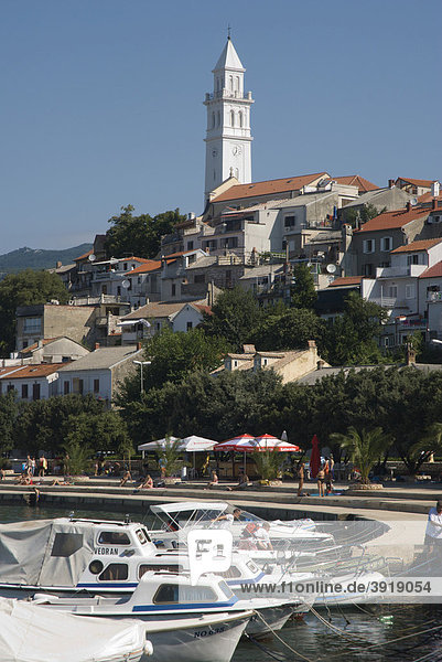 Ortsansicht und Hafen  Novi Vinodolski  Kvarner Bucht  Kroatien  Europa