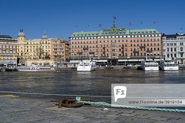 Grand Hotel und Schiffsanlegestelle am Strömkajen  Stockholm  Schweden  Skandinavien  Europa