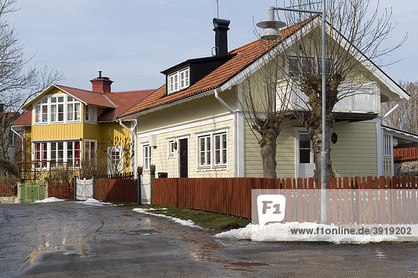 Holzhäuser auf der Schäreninsel Vaxholm  Schweden  Skandinavien  Europa Holzhäuser