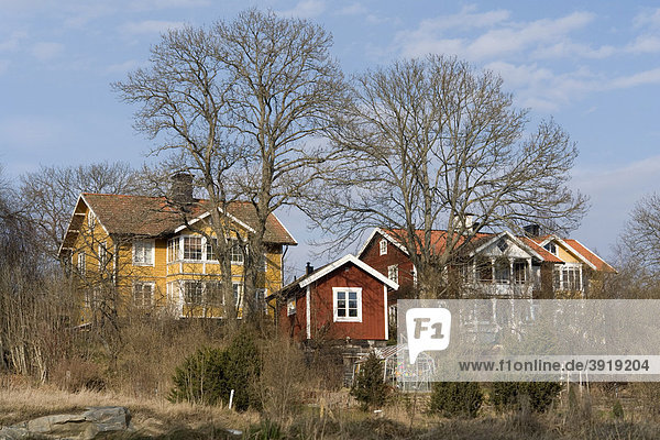 Holzhäuser auf der Schäreninsel Vaxholm  Schweden  Skandinavien  Europa Holzhäuser