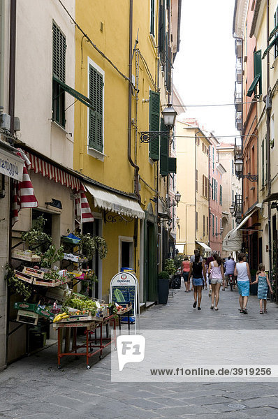 Narrow alleyway in the historic town of Alassio  Italian Riviera  Liguria  Italy  Europe