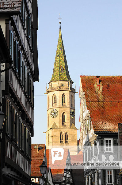 Stadtansicht  Detail  hinten die evangelische Stadtkirche  Schorndorf  Baden-Württemberg  Deutschland  Europa