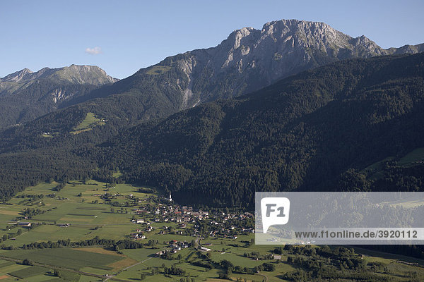 Reisach  Luftaufnahme  Gailtal  Karnische Alpen  Kärnten  Österreich  Europa