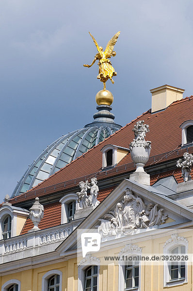Coselpalais  goldener Engel auf Kuppel der Kunstakademie  Altstadt  Dresden  Sachsen  Deutschland  Europa