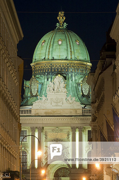 Kohlmarkt mit Hofburg bei Nacht  Wien  Österreich  Europa