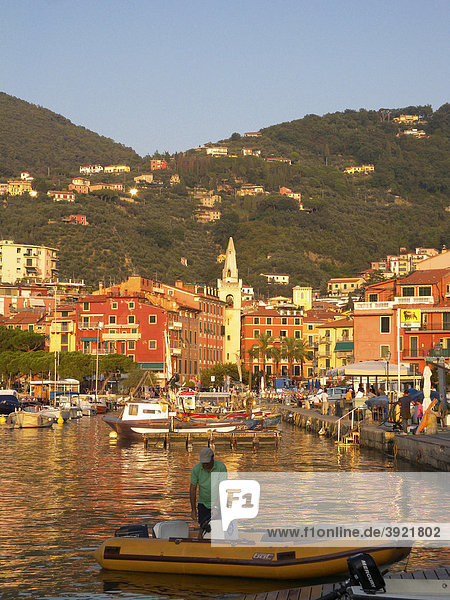 Old town and the port of Lerici  Bay of La Spezia  Riviera  Liguria  Italy  Europe
