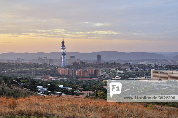 Fernsehturm der südafrikanischen Telekom mit Fußballmotiv in Pretoria  Host City der FIFA Weltmeisterschaft 2010  Pretoria  Südafrika  Afrika