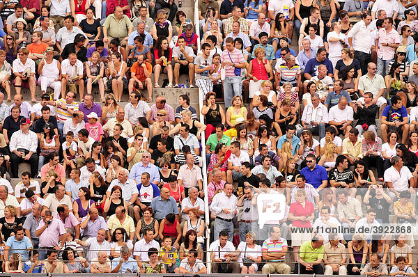 Publikum in der Stierkampfarena Las Ventas  Madrid  Spanien  Iberische Halbinsel  Europa