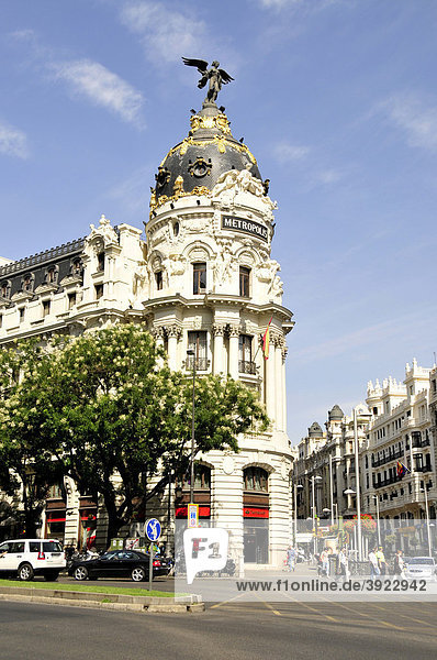 Metropolis-Haus von 1910  Edificio MetrÛpolis  an der Gran VÌa mit seiner monumentalen Engelsstatue  Madrid  Spanien  Iberische Halbinsel  Europa