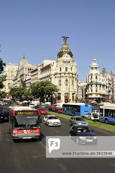 Metropolis-Haus von 1910  Edificio MetrÛpolis  an der Gran VÌa mit seiner monumentalen Engelsstatue  Madrid  Spanien  Iberische Halbinsel  Europa