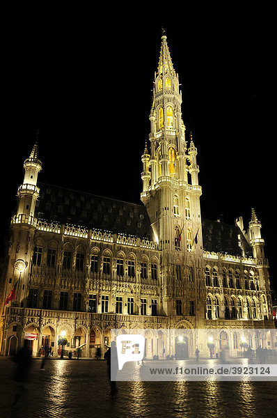 City Hall at night  Grand Place  Grote Markt square  Brussels  Belgium  Europe