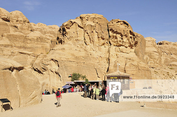Entrance through the Siq  gorge  Nabataean city Petra  Unesco World Heritage Site  near Wadi Musa  Jordan  Middle East  Orient