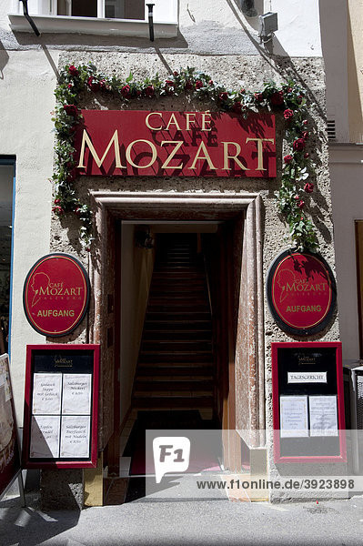 Eingang zum Cafe Mozart  Salzburg  Österreich  Europa