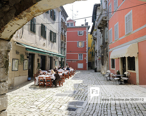 Platz in der Altstadt von Rovinj  Kroatien  Europa