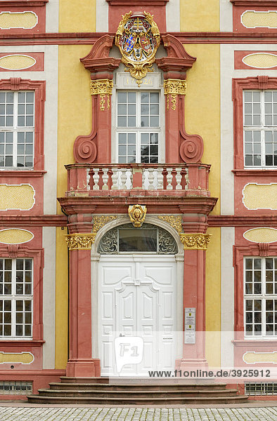Eingangsportal eines Nebengebäudes  heute Amtsgericht  Schloss Bruchsal  fürstbischöfliche Residenz  Bruchsal  Baden-Württemberg  Deutschland  Europa