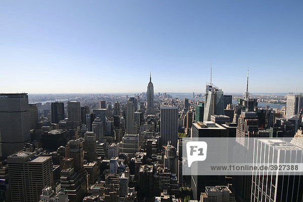 Blick vom Rockefeller Center in New York City  USA  Vereinigte Staaten  Nordamerika