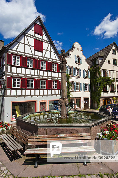 Marktplatz mit Stadtbrunnen  Schiltach  Schwarzwald  Baden-Württemberg  Deutschland  Europa