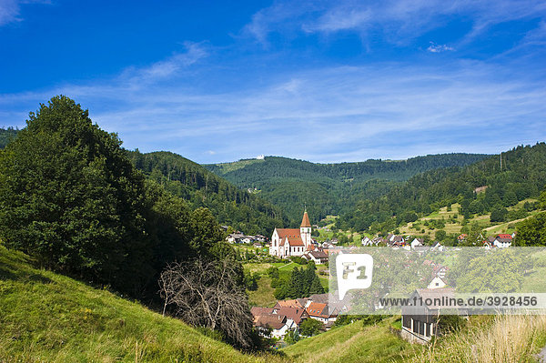Ortsbild mit Heilig-Kreuz-Kirche  Reichental  Schwarzwald  Baden-Württemberg  Deutschland  Europa