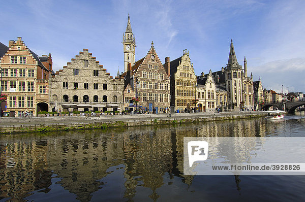 Wasserspiegelungen der Gildehäuser am Leie Fluß  Gent  Flandern  Belgien  Europa