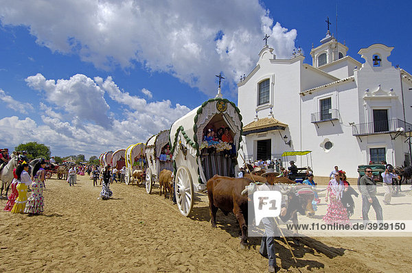 Pilgrims at El Rocio village  RomerÌa  pilgrimage  to El RocÌo  Almonte  Huelva province  Andalucia  Spain  Europe