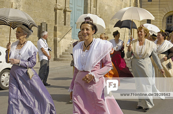 ArlÈsiennes  Fete du Costume  Arles  Bouches du Rhone  Provence  France  Europe