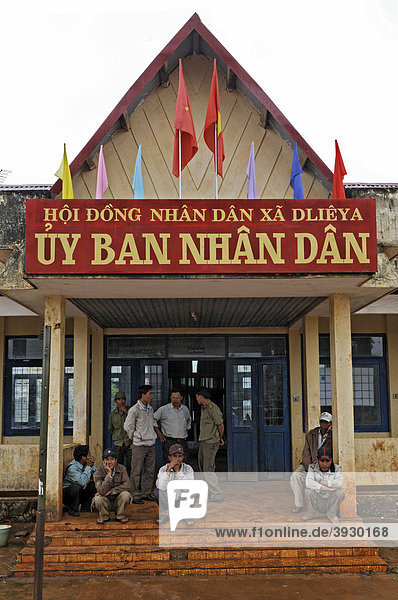 Haus des Volkskomitees  Dorfrathaus  in Dliya im Distrikt Dolisa der Provinz Daklak  Vietnam  Südostasien