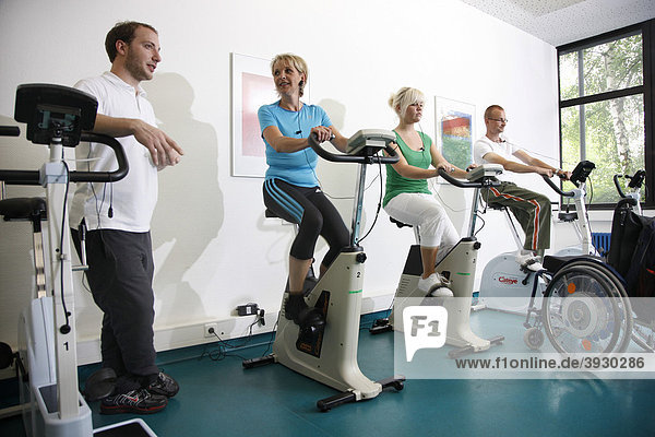 Patients during cardiovascular training with heart rate and pulse rate monitoring  physiotherapy  physical therapy in a neurological rehabilitation centre  Bonn  North Rhine-Westphalia  Germany  Europe