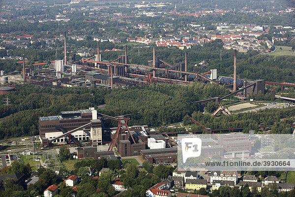 Zeche Zollverein mine  UNESCO World Heritage Site  in the back Kokerei Zollverein coking plant  Essen  North Rhine-Westphalia  Germany  Europe