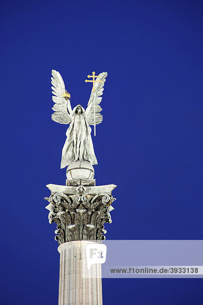 Statue  Erzengel Gabriel  Heldenplatz  Hosok tere  Budapest  Ungarn  Osteuropa