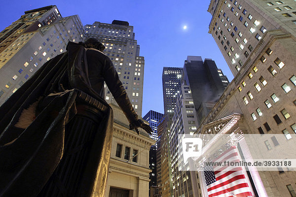 Wall Street und New York Stock Exchange  Finanzdistrikt  Manhattan  New York City  NYC  USA