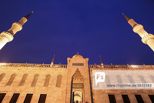 Blaue Moschee am Abend  Sultan Ahmed Moschee  Istanbul  Türkei