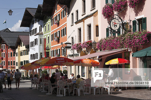 Street cafÈ  Vorderstadt in Kitzbuehel  Tyrol  Austria  Europe