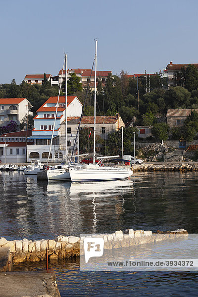 Hafen in Tovarnele  Insel Pag  Dalmatien  Kvarner Bucht  Adria  Kroatien  Europa