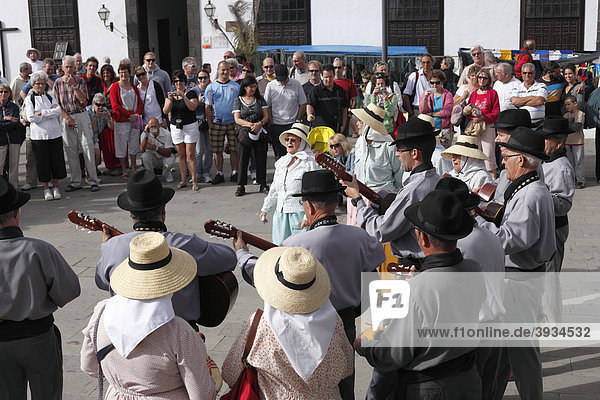 Traditional folk music during the Sunday market  Teguise  Lanzarote  Canary Islands  Spain  Europe