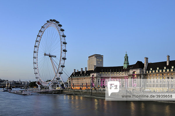 Blick Uber Die Themse Zum 135 M Hohen London Eye Oder Millenium Wheel England Grossbritannien Europa