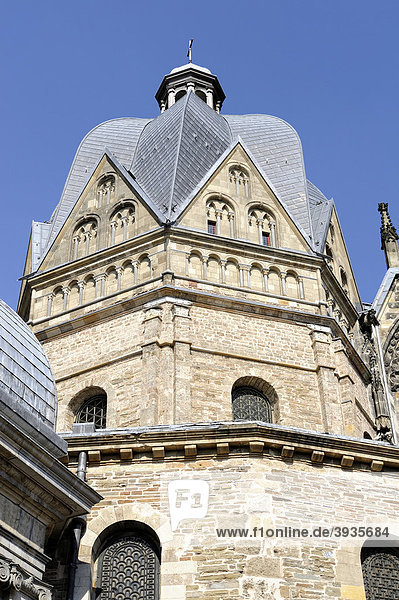 Der Kuppelbau oder das Karolingische Oktogon am Dom zu Aachen  Nordrhein-Westfalen  Deutschland  Europa