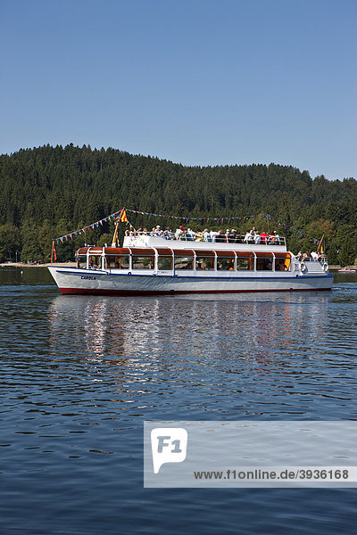 Tourist boat on Lake Titisee  Titisee-Neustadt  Black Forest  Baden-Wuerttemberg  Germany  Europe