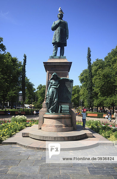 Statue im Esplanade-Park  Helsinki  Finnland  Europa