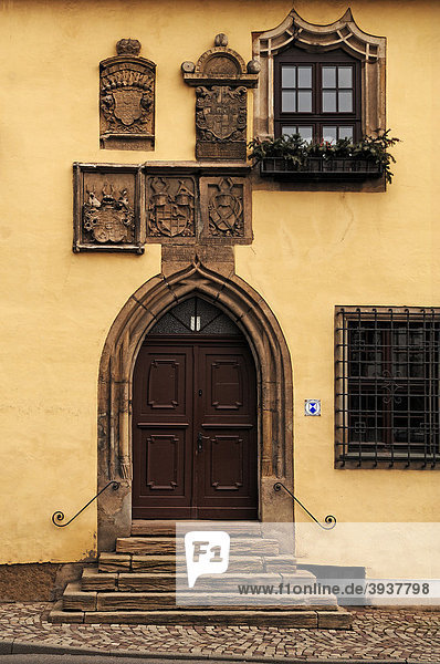 Eingang zum Alten Rathaus mit verschiedenen Wappen  1568  Renaissance  Burgstr. 1  Merseburg  Sachsen-Anhalt  Deutschland  Europa