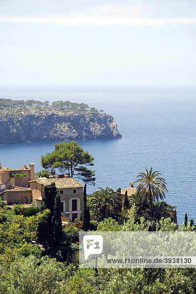Llucalcari  ein kleiner Ort an der Küste bei Deia  Mallorca  Balearen  Balearische Inseln  Mittelmeer  Spanien  Europa
