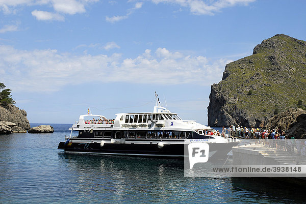 Tourism  boat tour to the Cala de Sa Calobra bay  Mallorca  Majorca  Balearic Islands  Mediterranean Sea  Spain  Europe