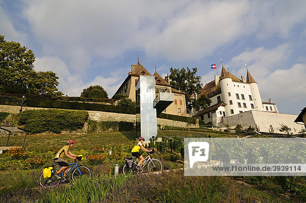 Cyclists in front of the Chateau de Nyon palace  Lake Geneva  Canton Vaud  Switzerland  Europe