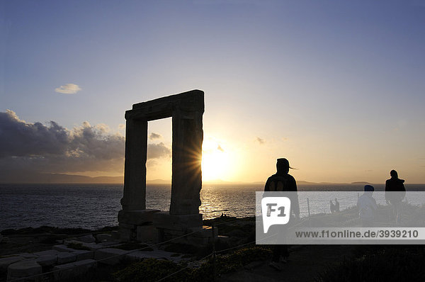 Portara des Apollon-Tempels  Tempeltor von Naxos  Portara von Naxos  Naxos  Kykladen  Griechenland  Europa